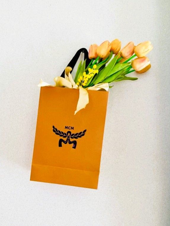 紙袋に入れて飾るだけ！グンと素敵になりますよ〜