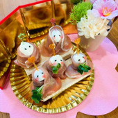 ミートボールとモッツァレラチーズと生ハムで作ったお雛様で乾杯！
