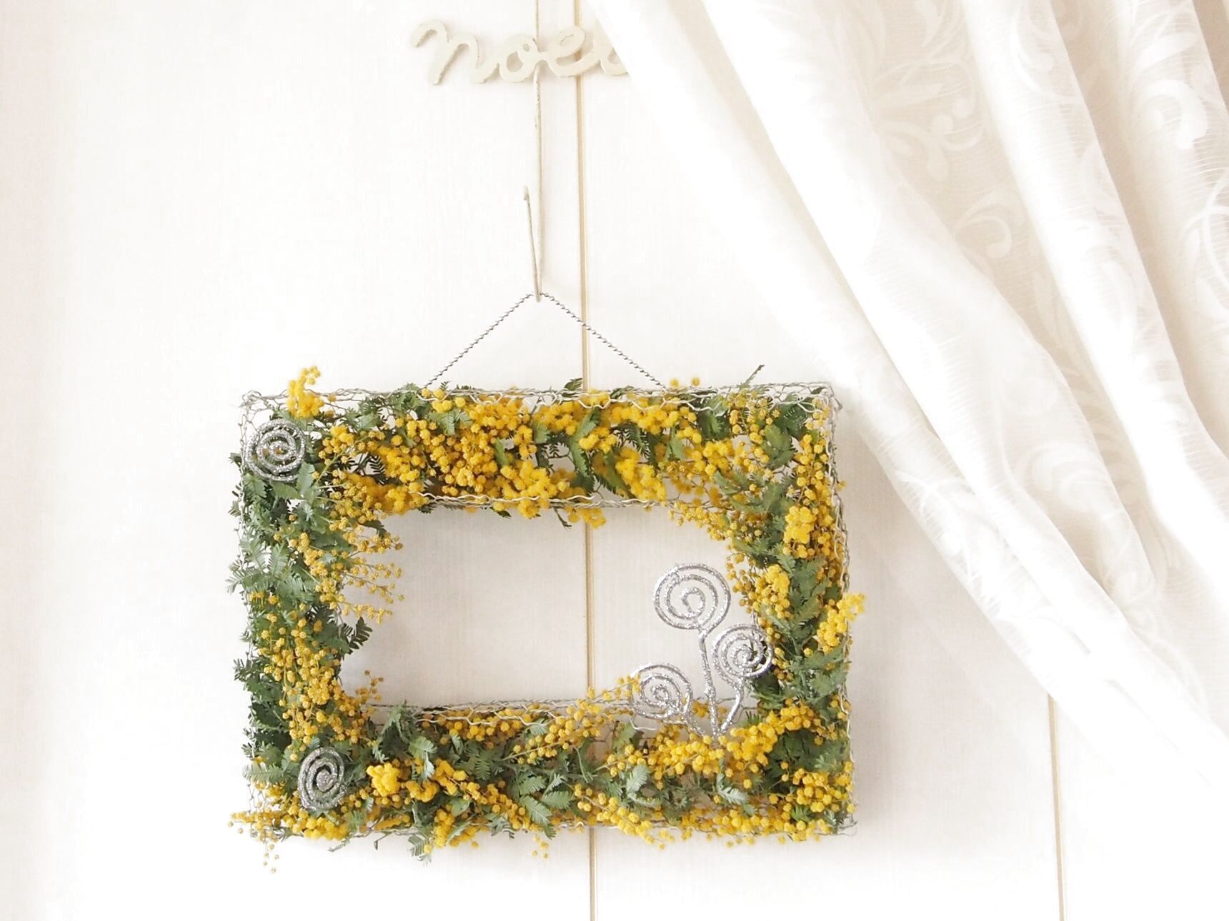 2026 ミモザのリース スクエア型です　