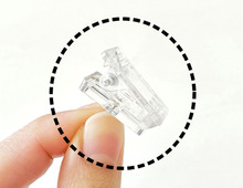 セリアの透明な『極小クリップ』の使い方！大切な思い出を楽しく飾るのにぴったり→まさにハイブリッドなアイテムでした。