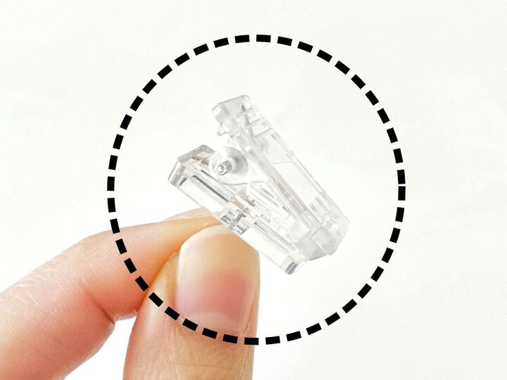 セリアの透明な『極小クリップ』の使い方!大切な思い出を楽しく飾るのにぴったり→まさにハイブリッドなアイテムでした。