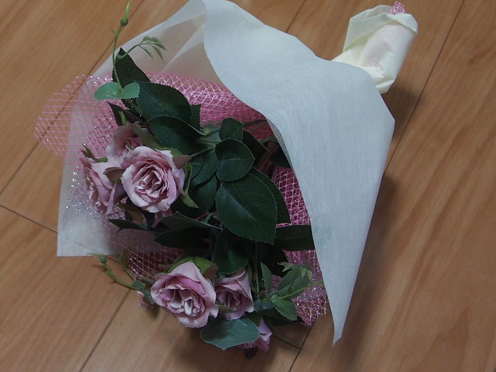 ワイヤーでざっと束ねます