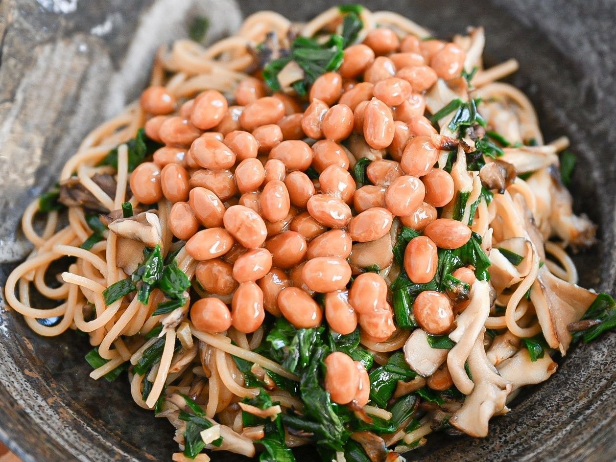 やみつき！「まいたけとニラの納豆パスタ」
