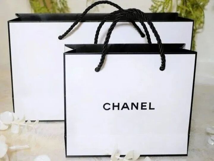 捨てるに捨てられない『紙袋』を素敵に変身させる方法。じっと見ていたら…ひらめいた!!