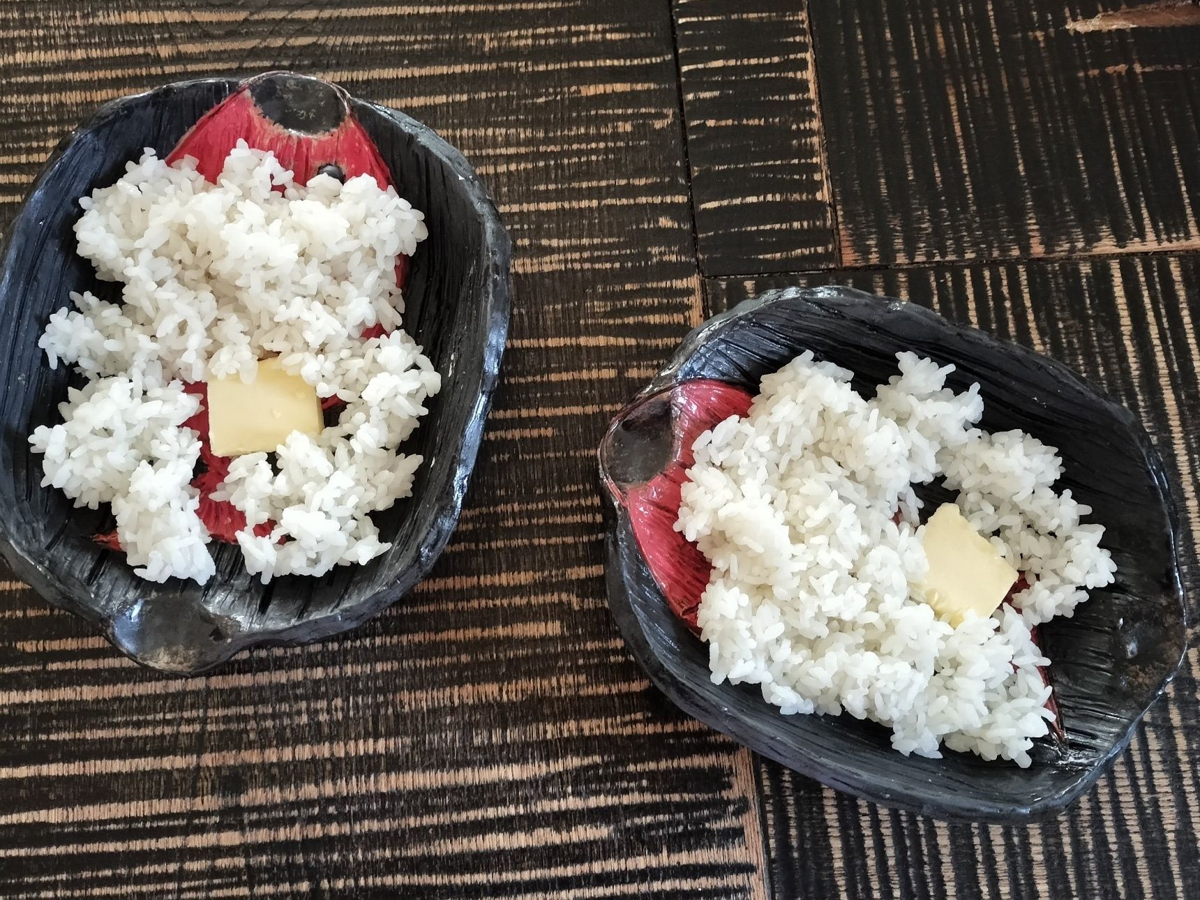 3、耐熱容器に、バターとご飯を入れる→軽く混ぜる→手順2のホワイトソースを入れる→牡蠣（3個ずつ）をのせ、とろけるチーズをかける