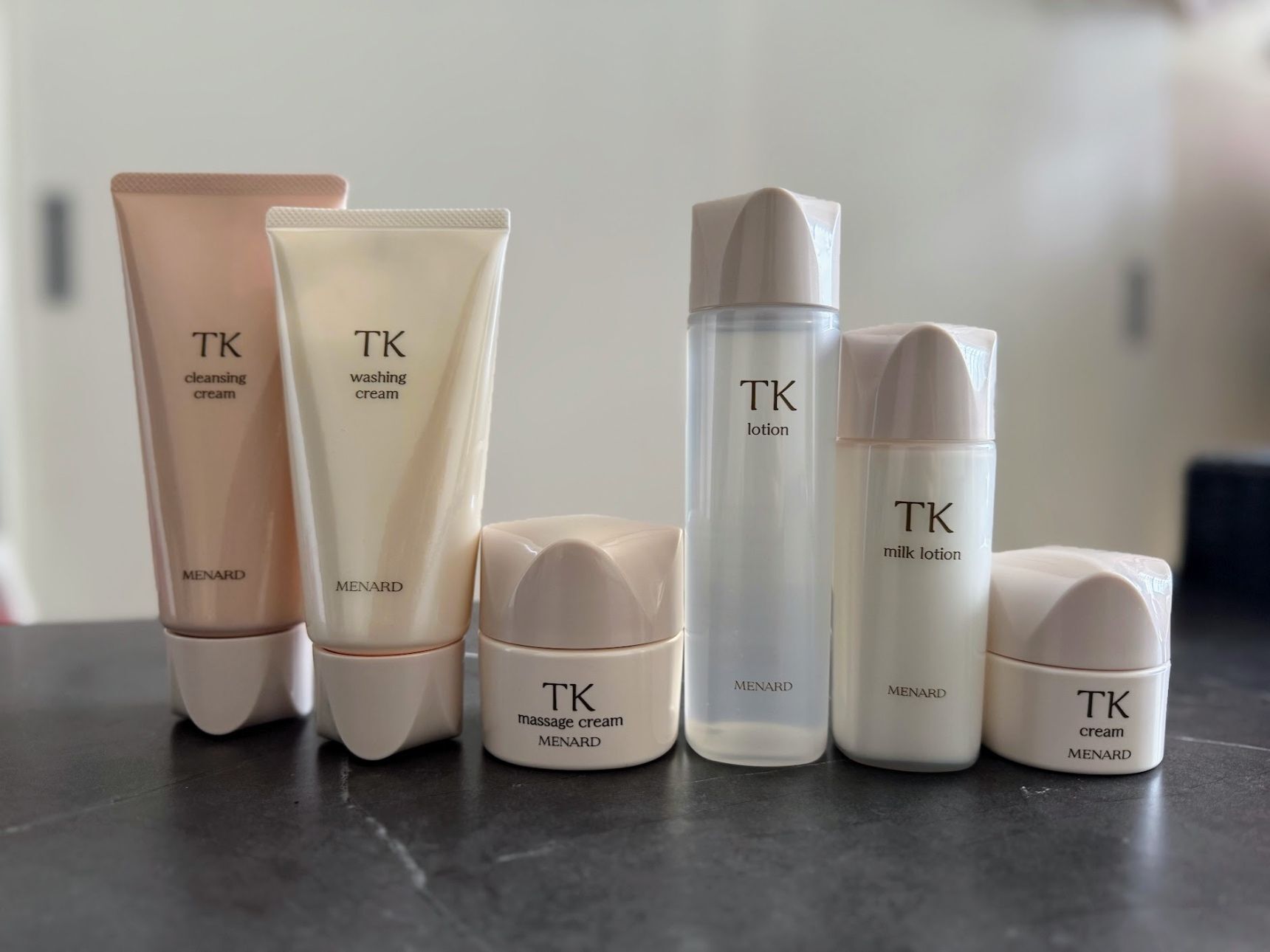 “肌がよろこぶ心地よさ”を届けるメナード「TK」スキンケアがリニューアル！うっとり肌ルーティンを実践