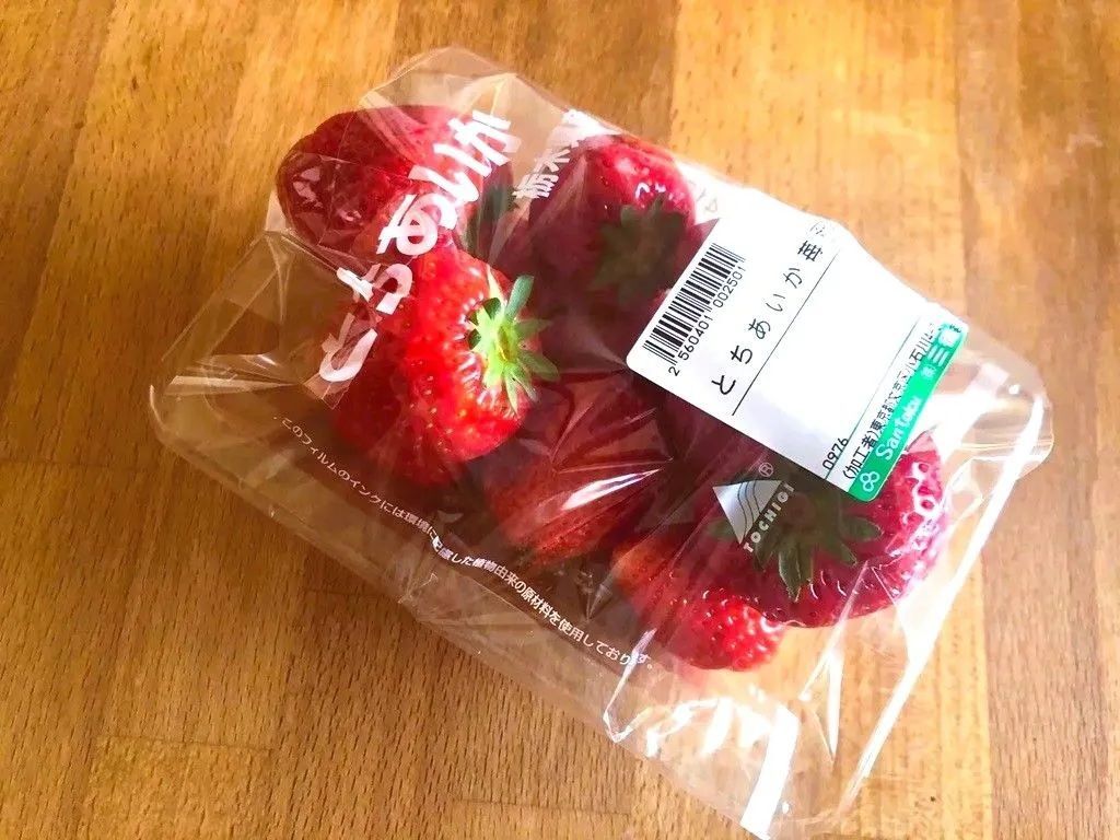 スーパーの店員さんのスゴ技！「いちご」を傷つけずに持ち帰る方法。もう失敗しません♪