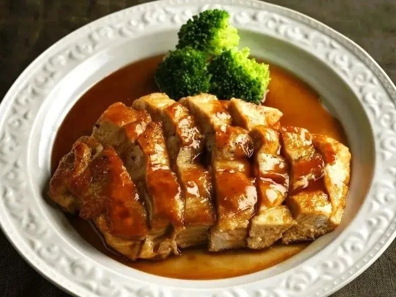 【笠原将弘さん】1枚150円の鶏むねで作る「バターを効かせた照り焼きチキン」の作り方。作り置いても美味しく食べられます♪