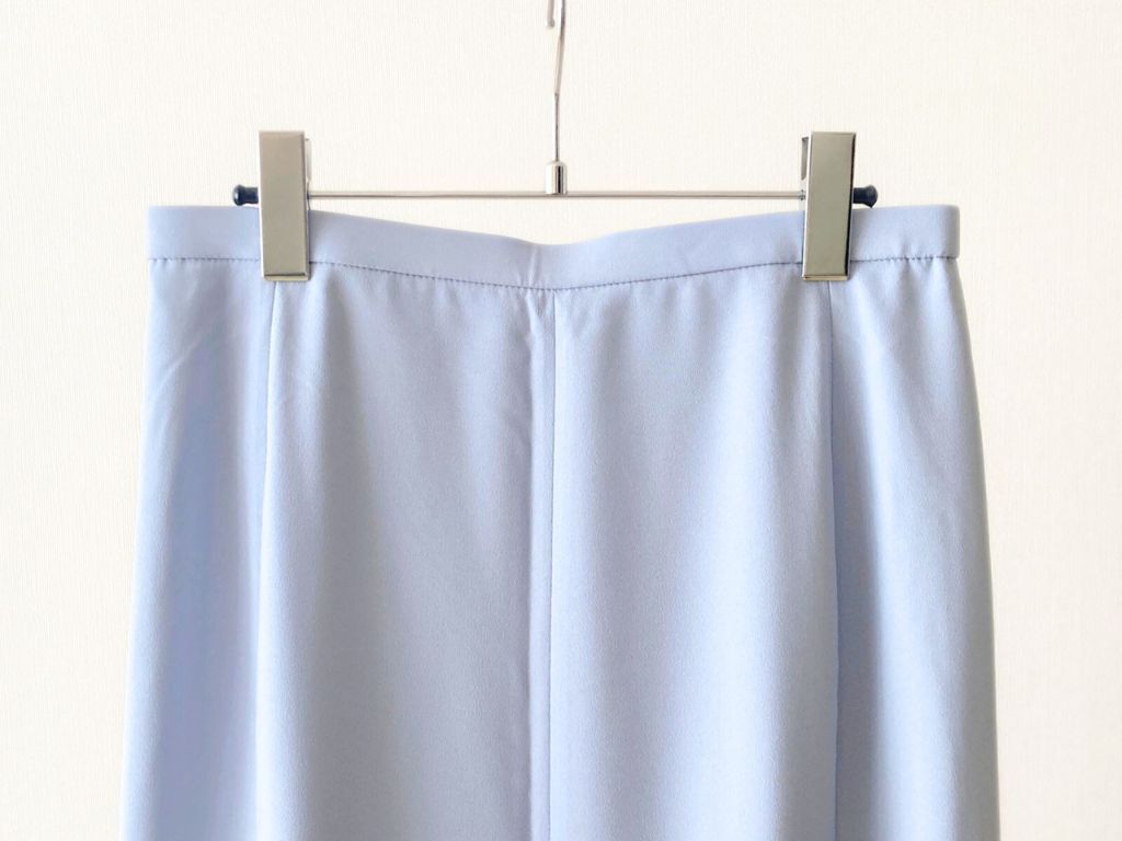 【ユニクロ】40代女子が絶賛！『春色スカート』が早くも値下げ。大人が取り入れやすい着こなしポイントも