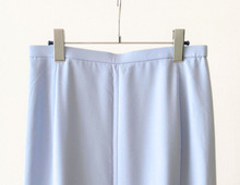 【ユニクロ】40代女子が絶賛！『春色スカート』が早くも値下げ。大人が取り入れやすい着こなしポイントも