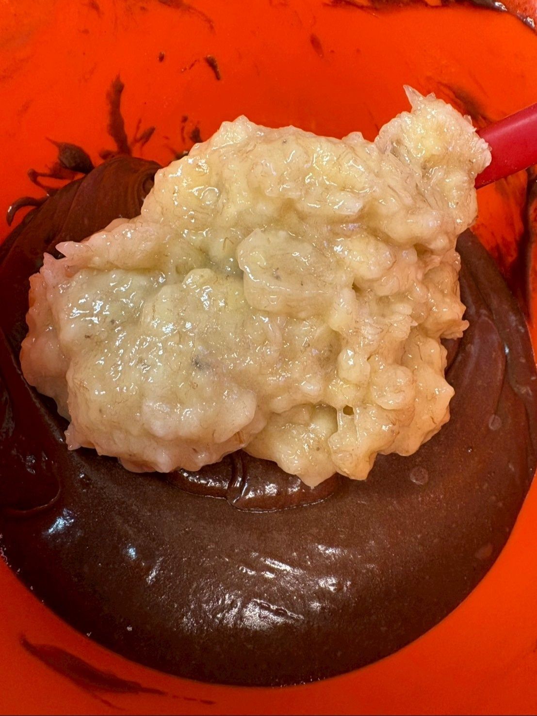 完熟バナナを粗く潰して加えました。