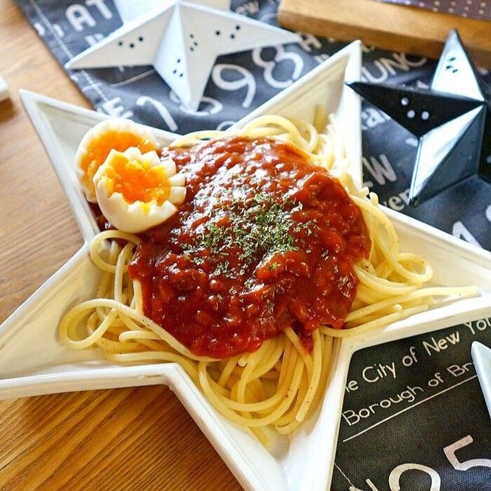 市販の『ミートソース缶』が驚くほど美味しくなる簡単アレンジ。わが家の"隠し味"をご紹介