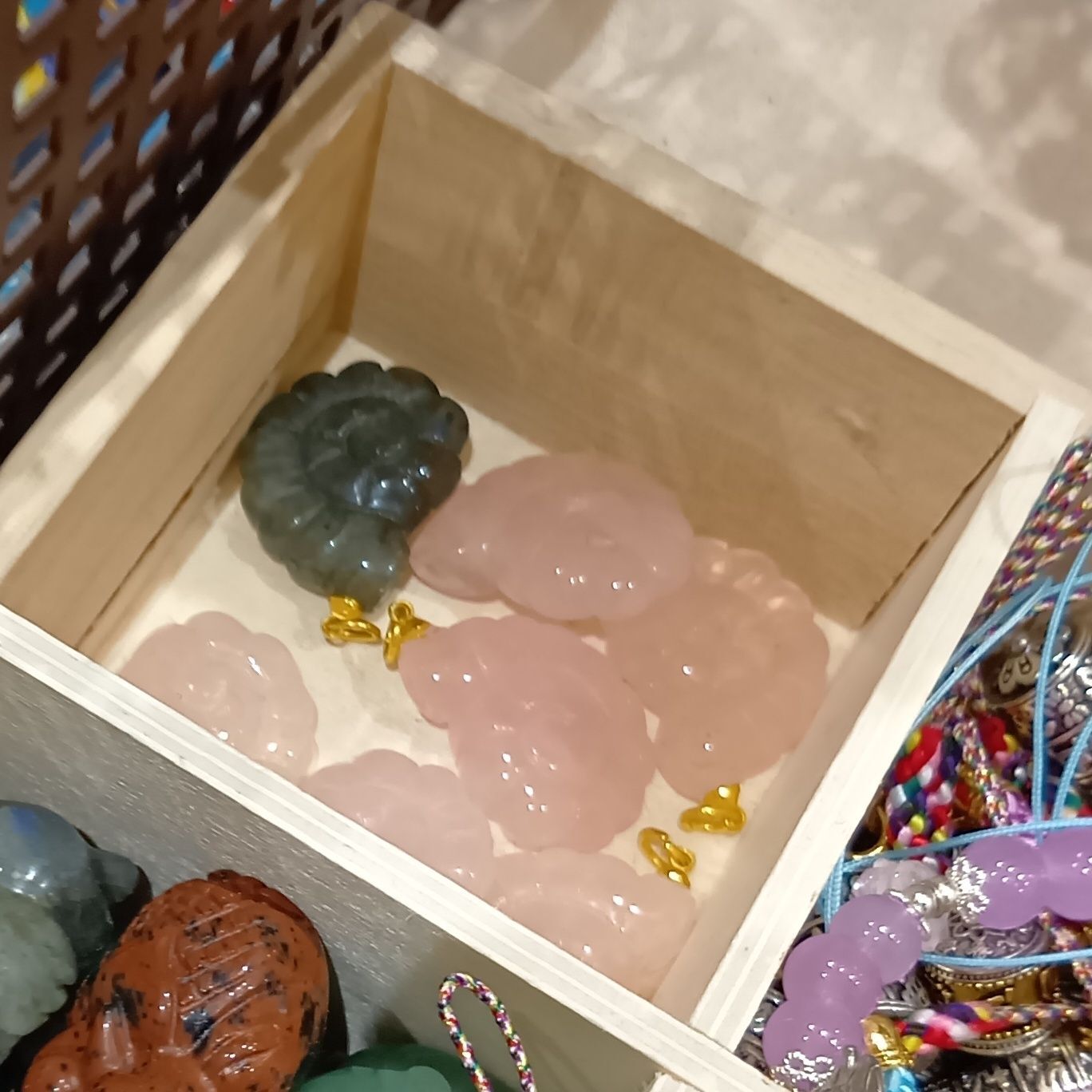 アフター万博でアンモライトモチーフに出会えた瞬間、あの万博の記憶がふっとよみがえり、思わず嬉しくなってしまいました。