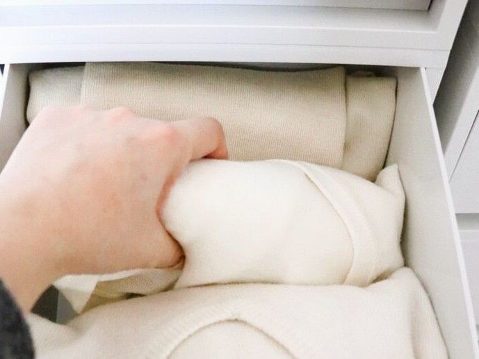 "逆さま"に入れるだけ！『ニット収納』の新定番。取り出しスムーズできれいもキープ♡