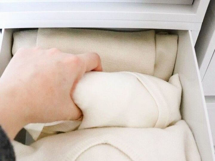 "逆さま"に入れるだけ!『ニット収納』の新定番。取り出しスムーズできれいもキープ♡