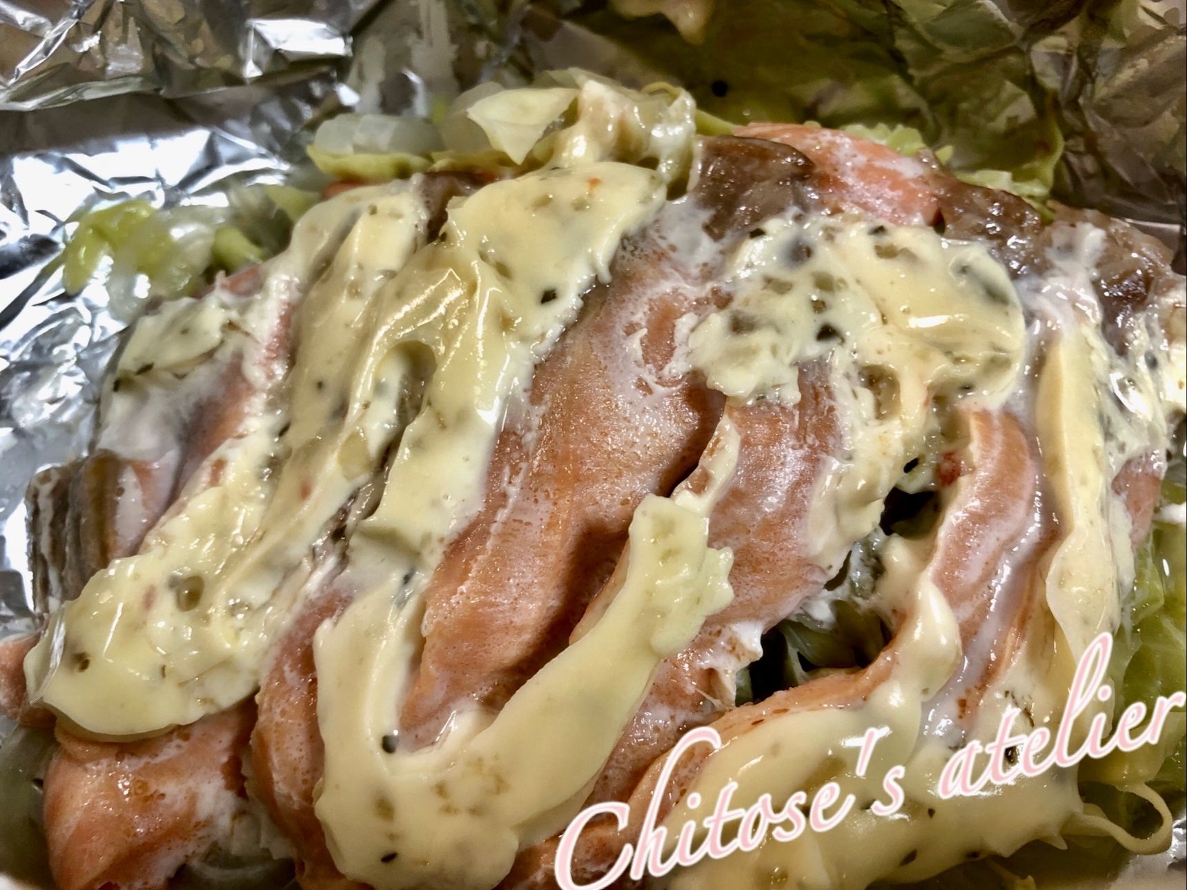 お刺身が余ったら【サーモンのホイル蒸し焼き】