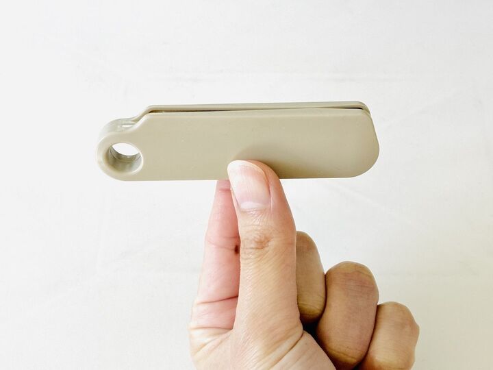 【セリア】やっと手に入った~♡SNSでバズった便利アイテム→ウワサどおり「サッ」と「シュッ」と快適でした♪