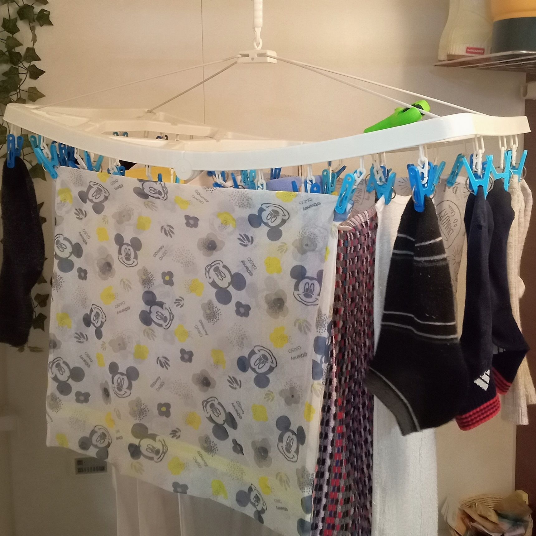 下着をどの位置に干しても、ネットで隠せるので干す場所を考えなくて済むので楽ちん