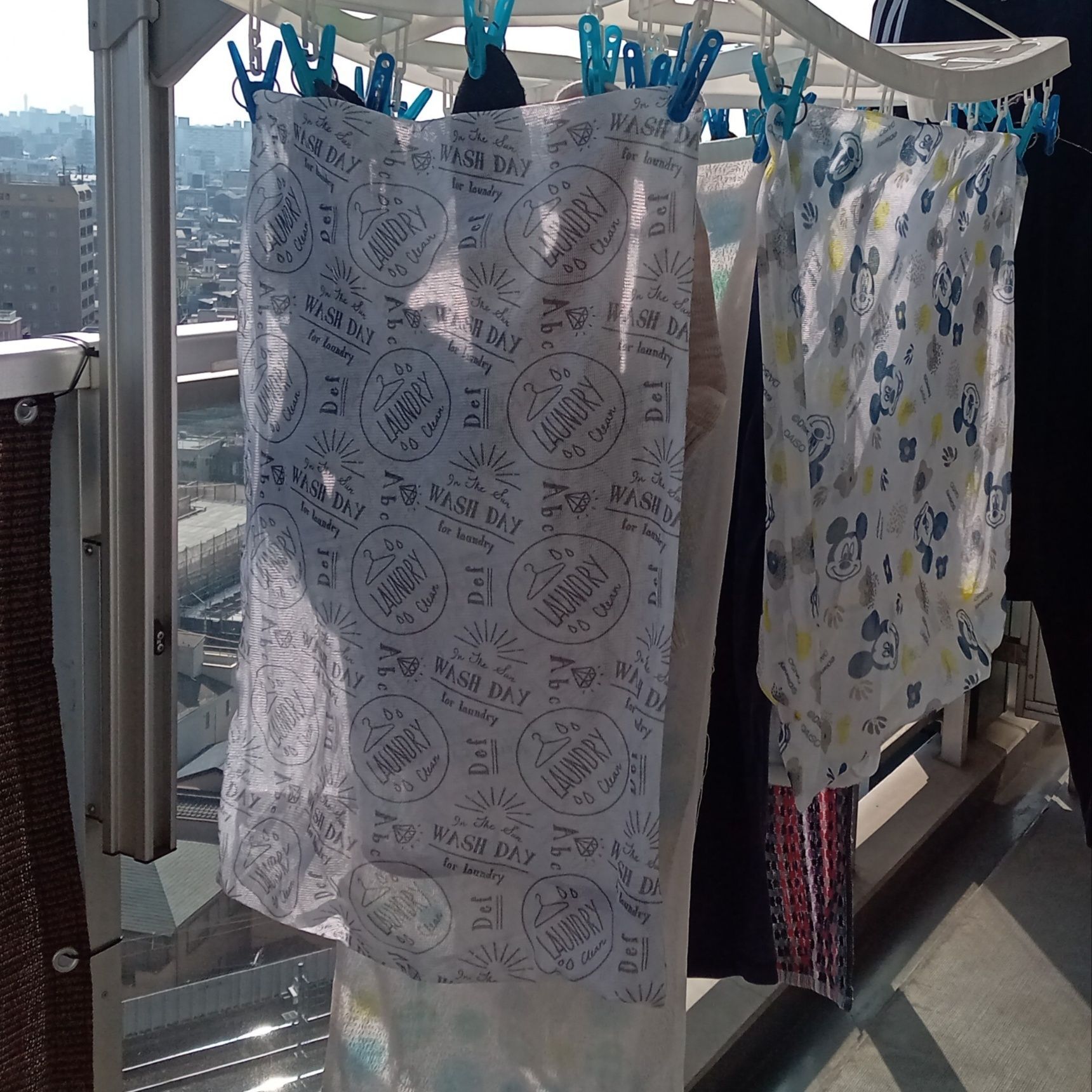 別日の画像ですが…こんな感じでベランダに干します