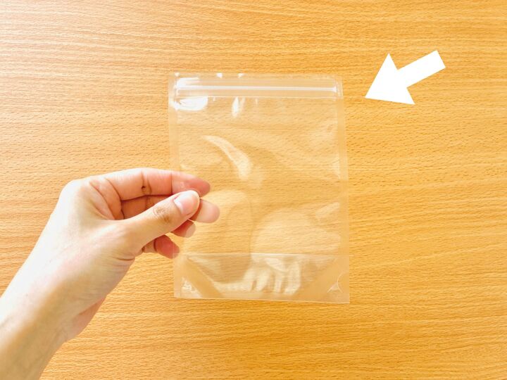 【セリア】大人気アイテムが袋タイプに進化!「自立してすっきり収納」「もうシナシナさせない」