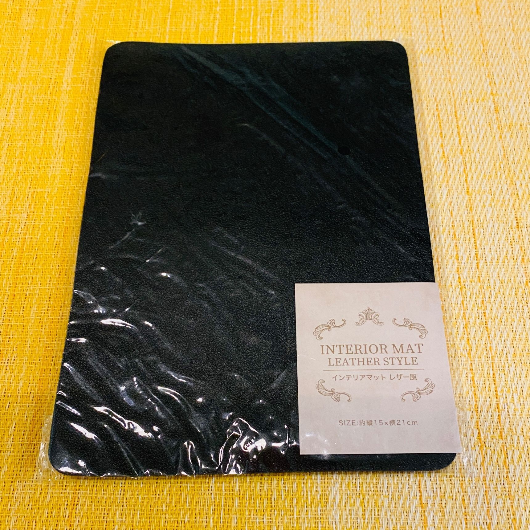 シックで上品なフェイクレザーの便利な使い方アレコレ！