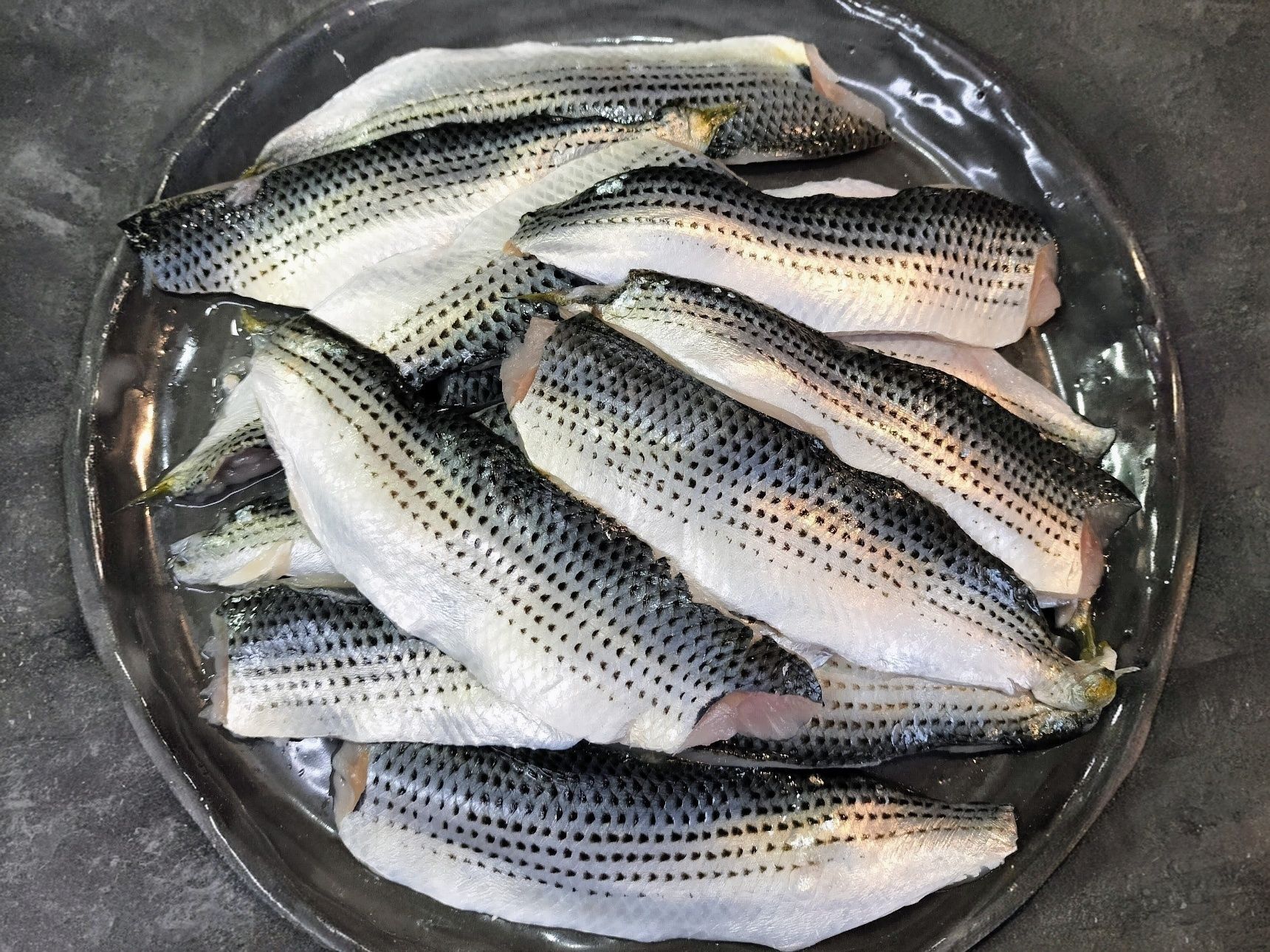 ■アニサキス対策のため、コノシロは事前に2日程冷凍しておいたものを使います■