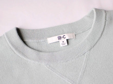 【ユニクロ：シー】え、12色もあるの？スウェットのような着心地で40代にも大人気。春コーデにイチ押しです