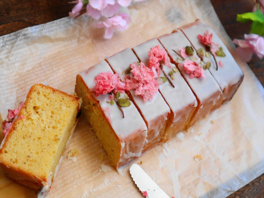 桜と白あんのパウンドケーキ
