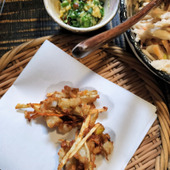 絶品！市販の鶏ごぼうすり身アレンジ！4種の野菜を追加してピリ辛ネギ味噌をつけて〜！