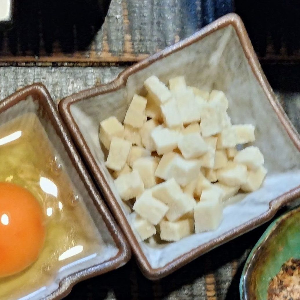絶品！黒ごまと煮干し風味のもち麦とろろ卵ご飯！ふわっと柔らかいコレを加えて食物繊維補給！卵かけご飯！