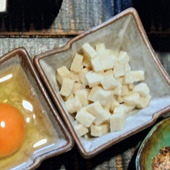 絶品！黒ごまと煮干し風味のもち麦とろろ卵ご飯！ふわっと柔らかいコレを加えて食物繊維補給！卵かけご飯！