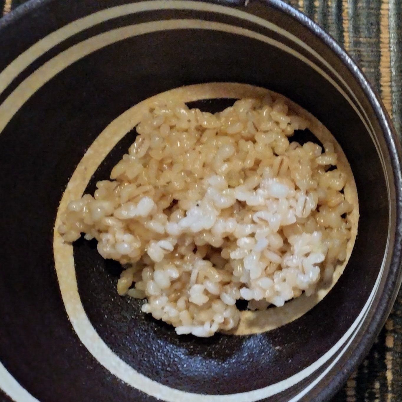 5.玄米ご飯を電子レンジで温めて、器によそう