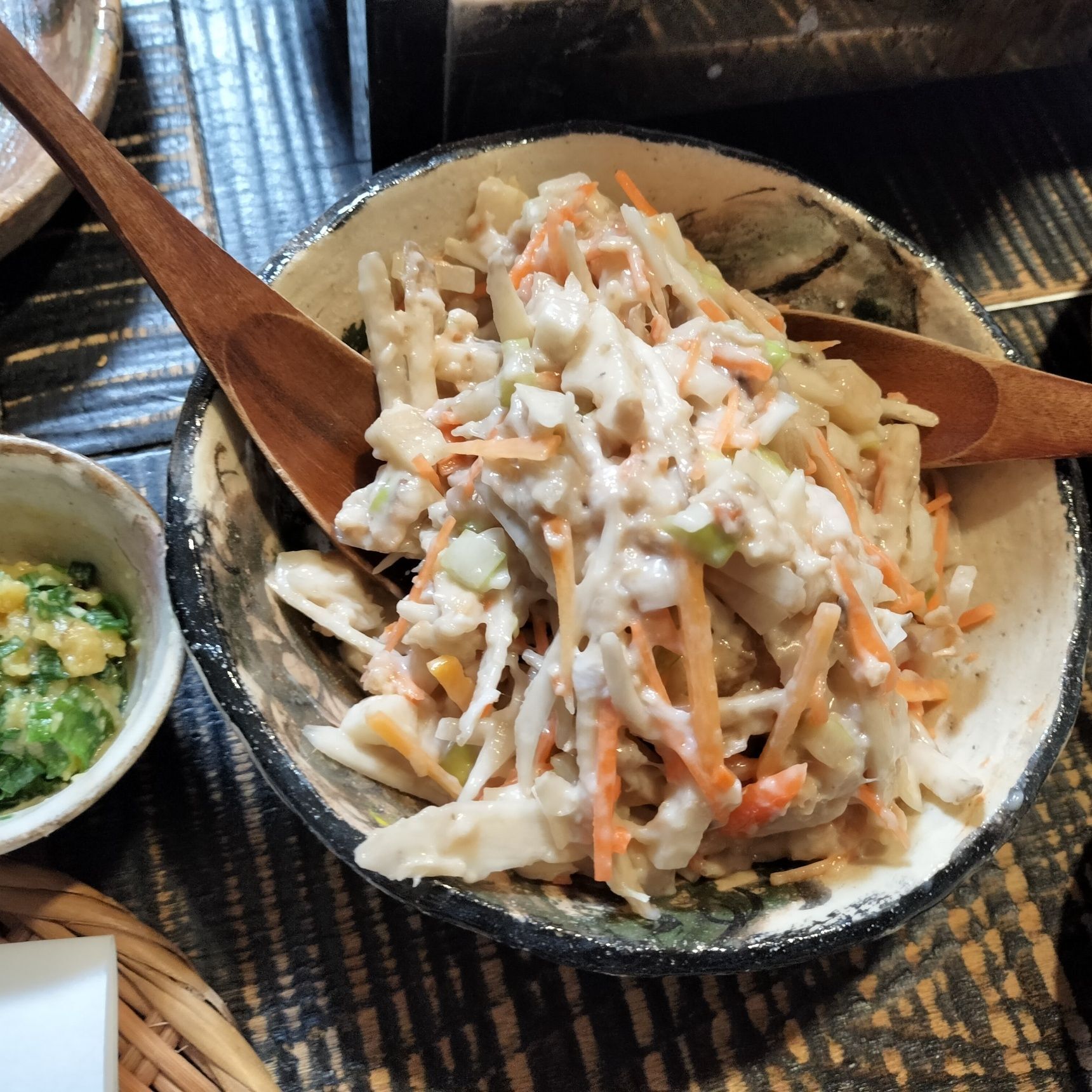 4、手順2のゴボウを加えて、軽く混ぜる→器に盛り付ける