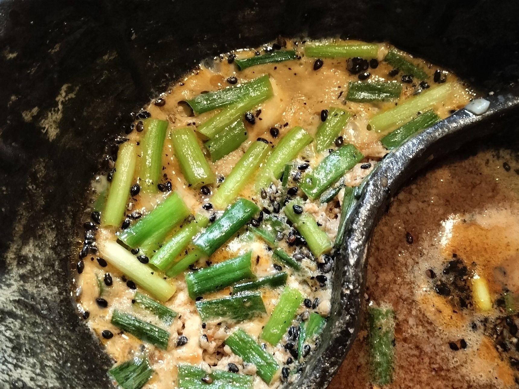 ■器に残った、卵の中にネギ入りのタレを適量入れる→電子レンジで2分ほど加熱すると、ふわっと柔らか韓国風茶わん蒸しになりまーす！コレも美味〜■