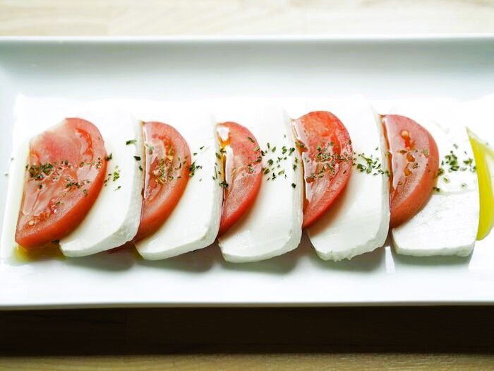 もはやチーズ！『豆腐モッツァレラ』が美味しすぎた。家にある調味料を加えるだけ♪【節約レシピ】