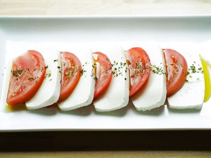 もはやチーズ!『豆腐モッツァレラ』が美味しすぎた。家にある調味料を加えるだけ♪【節約レシピ】