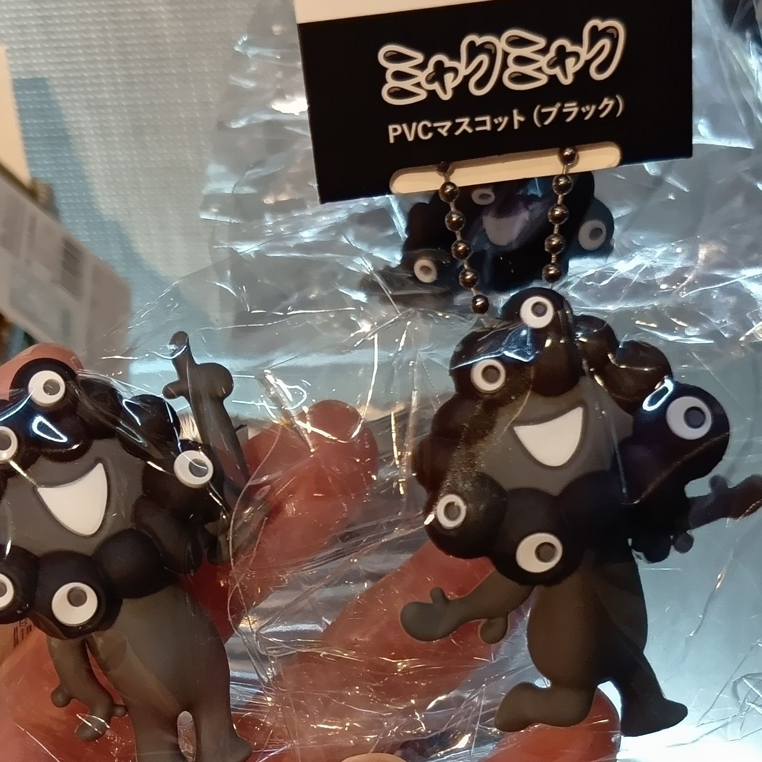 毎日さりげなく持ち歩きたくて、今回は人気の黒ミャクにしてみました！