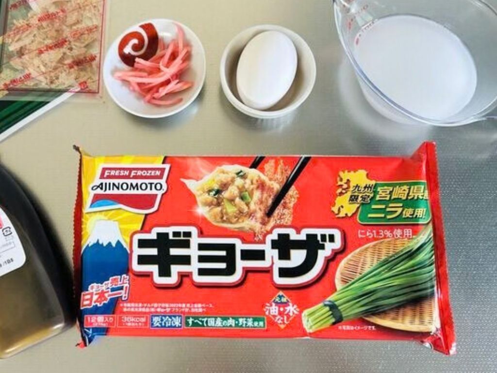 卵1個加えるだけで…！？市販の『冷凍餃子』が"豪華メニュー"に早変わり♡コスパ抜群の時短レシピ！