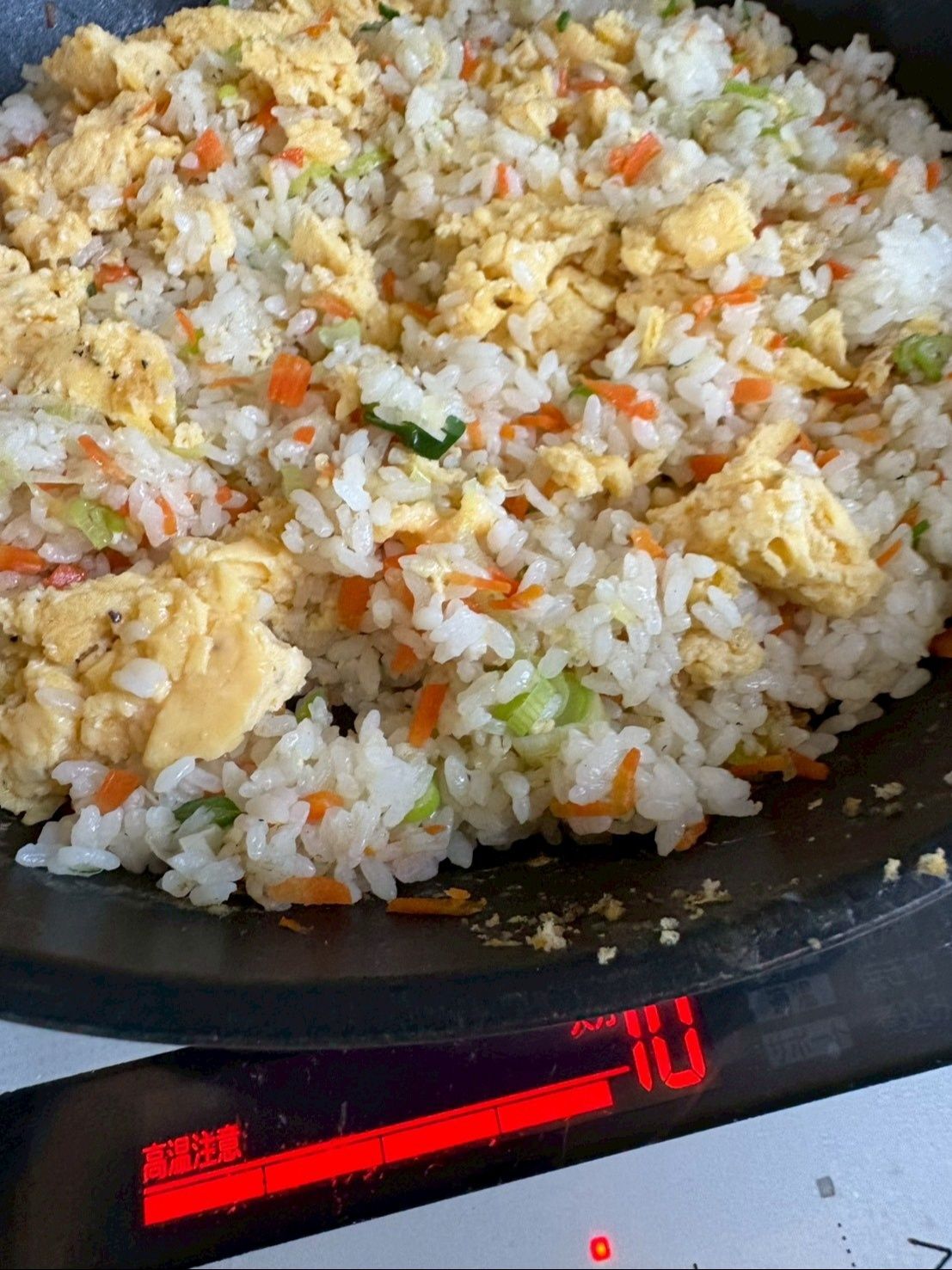 卵を戻して混ぜ合わせたら強火最強にして…