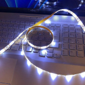 ダイソーのLEDテープライトでデスク周りをDIY