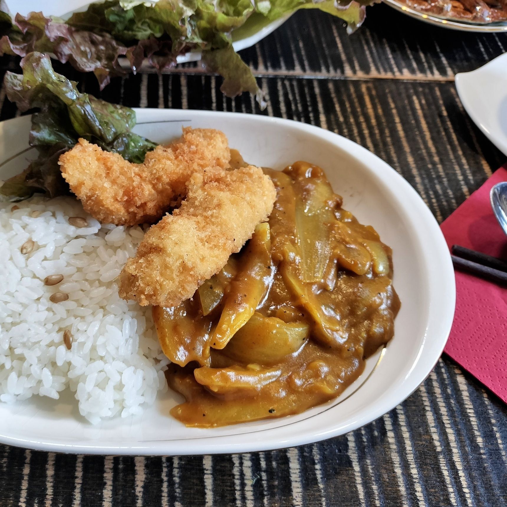ヘルシー！チキンカツカレー！風味豊かでスパイシー！