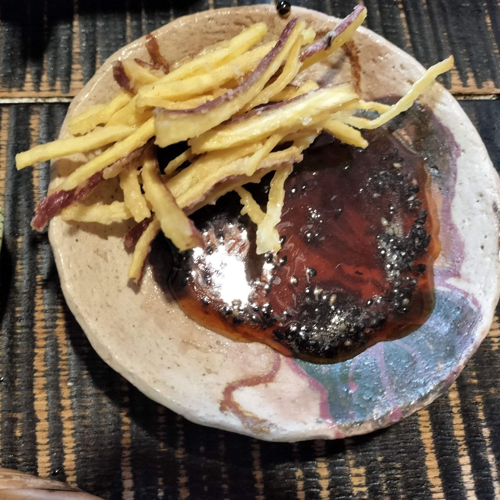 4. せん切りさつまいもは、天ぷら衣をつける→適量まとめて、油でカリッと揚げる→手順2の大学芋のタレをつけて、いただきまーす！