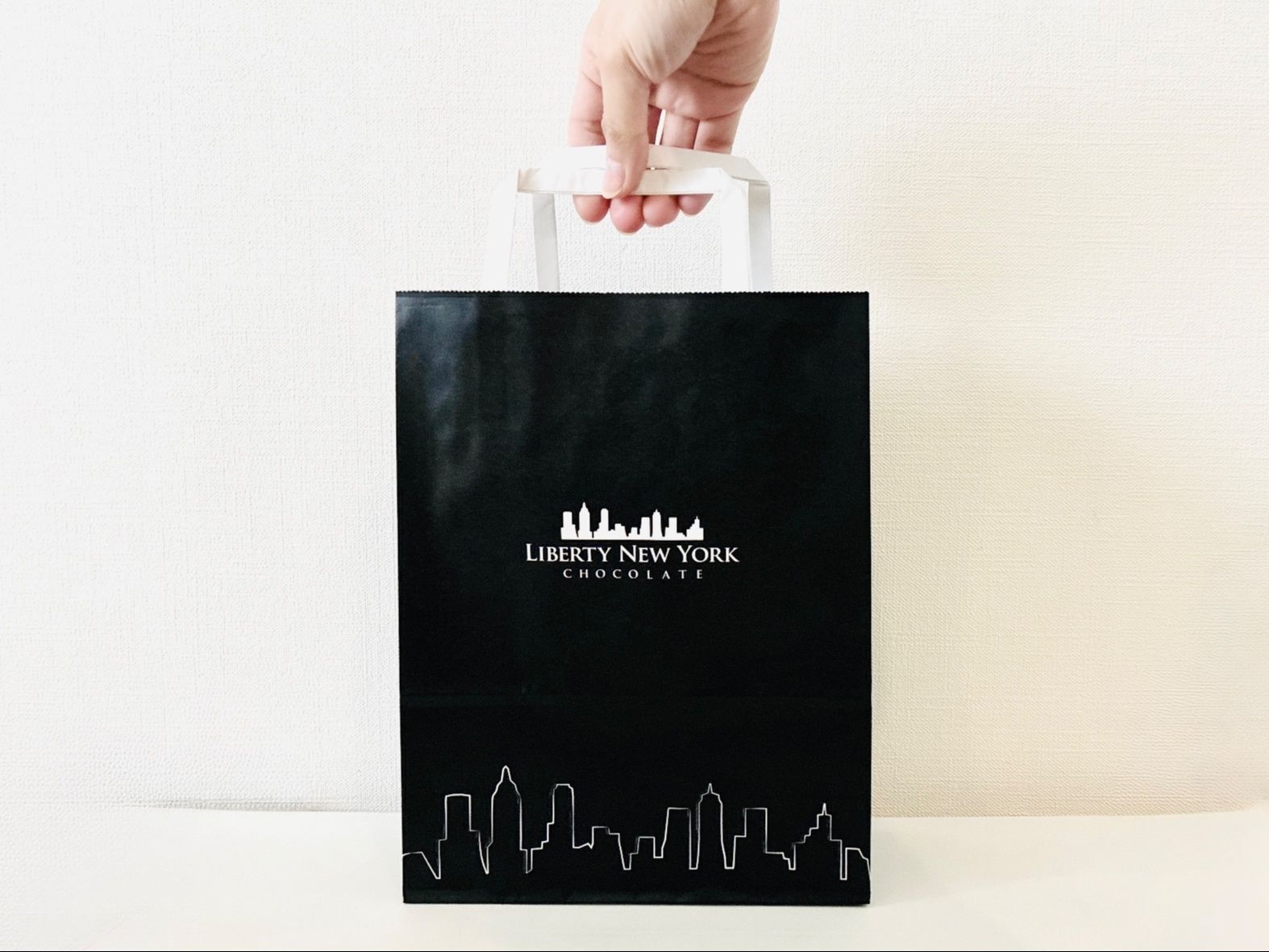 ナゾの黒い紙袋