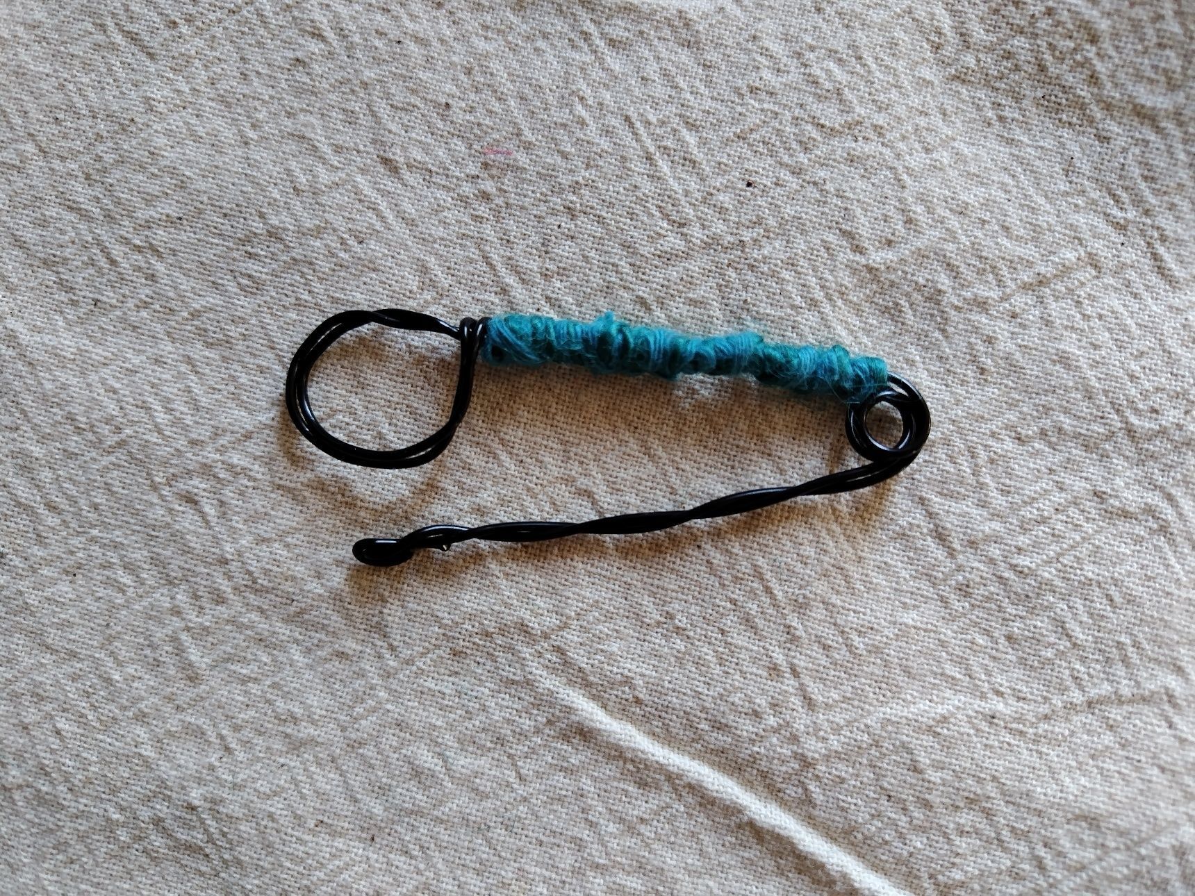 麻紐を巻き付けます