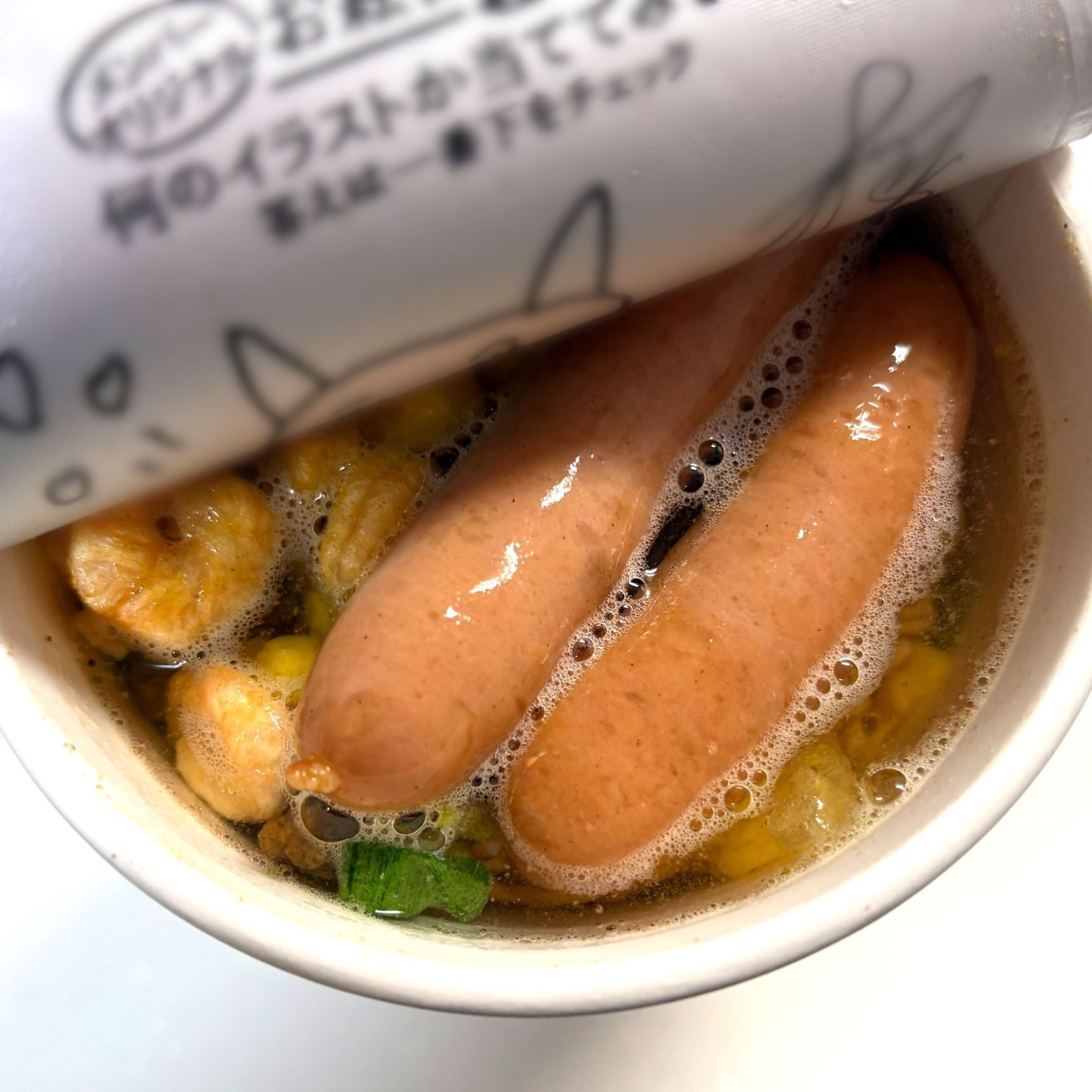 お湯を注いで、出来上がるまで蒸らします