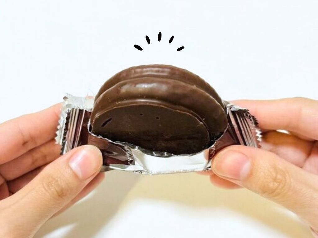 チョコパイ食べる時はこう開けて♡ボロボロこぼれずにキレイに食べる裏ワザ！