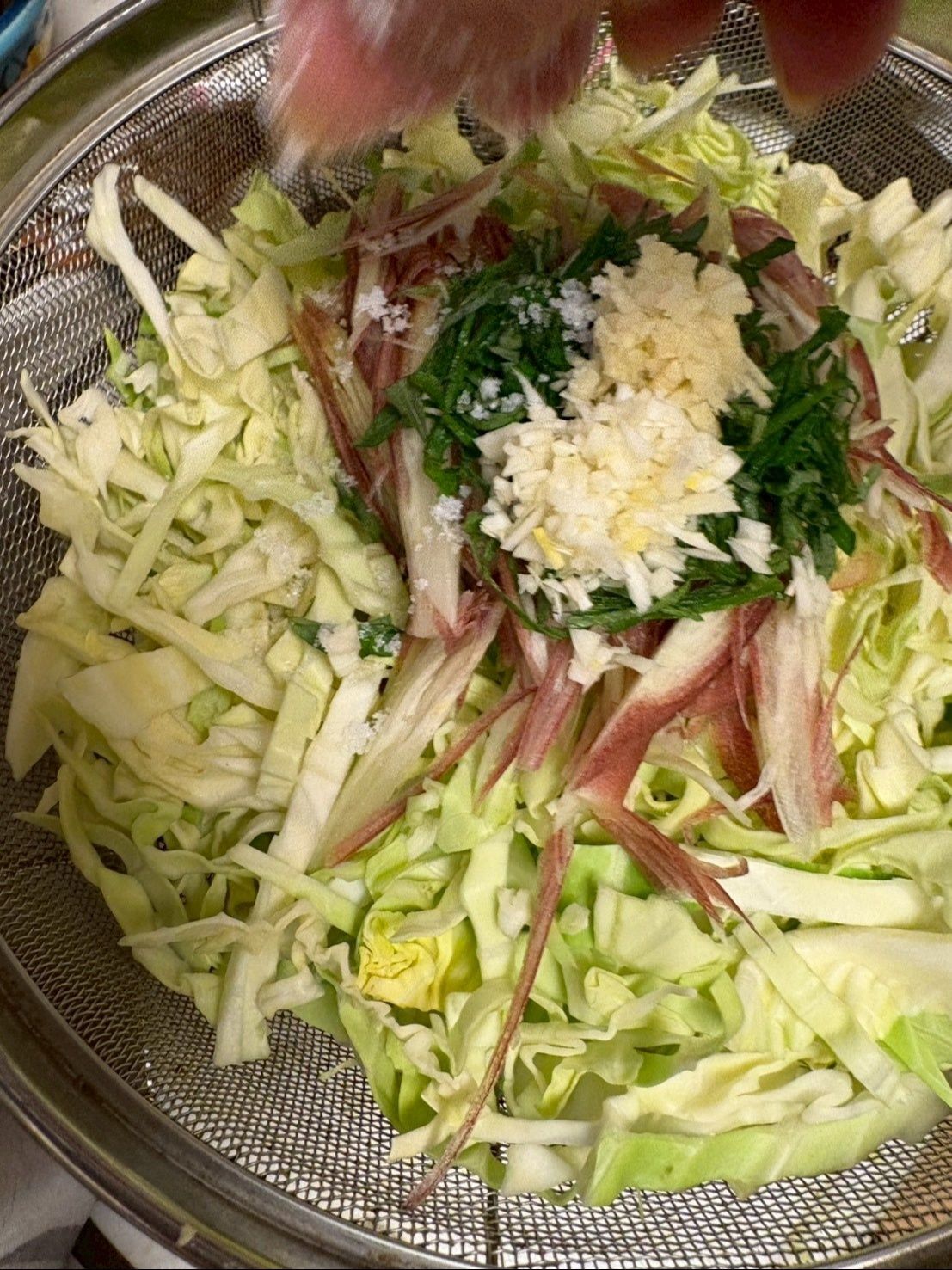 全体に塩を振りますが…