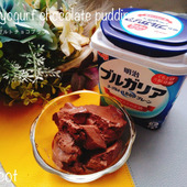 パックごと抱えて食べられる幸せ。濃厚チョコプリン