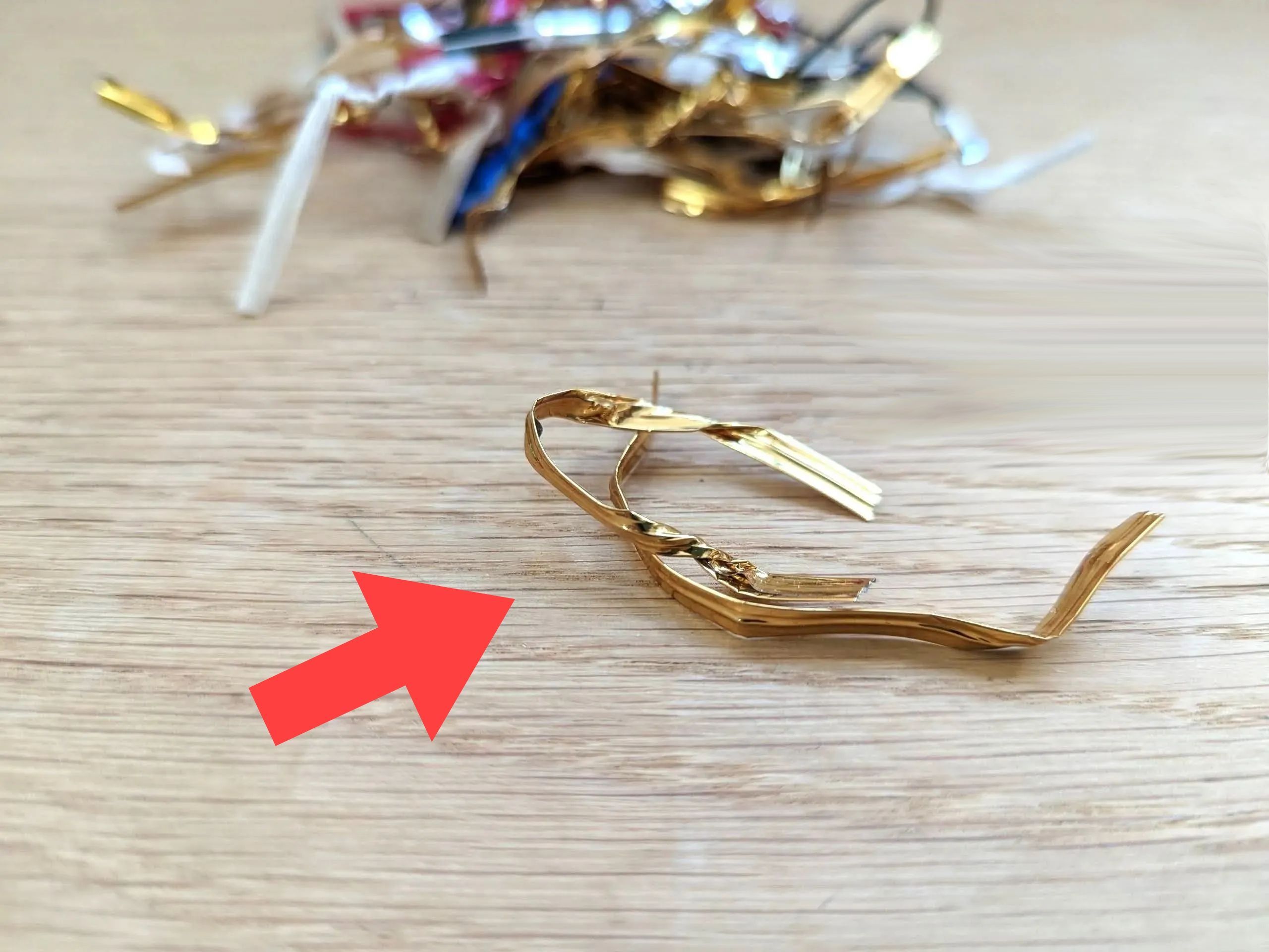 なんとなく保管しちゃう『ビニタイ』がたった10秒で変身→便利でかわいい家事グッズに♡