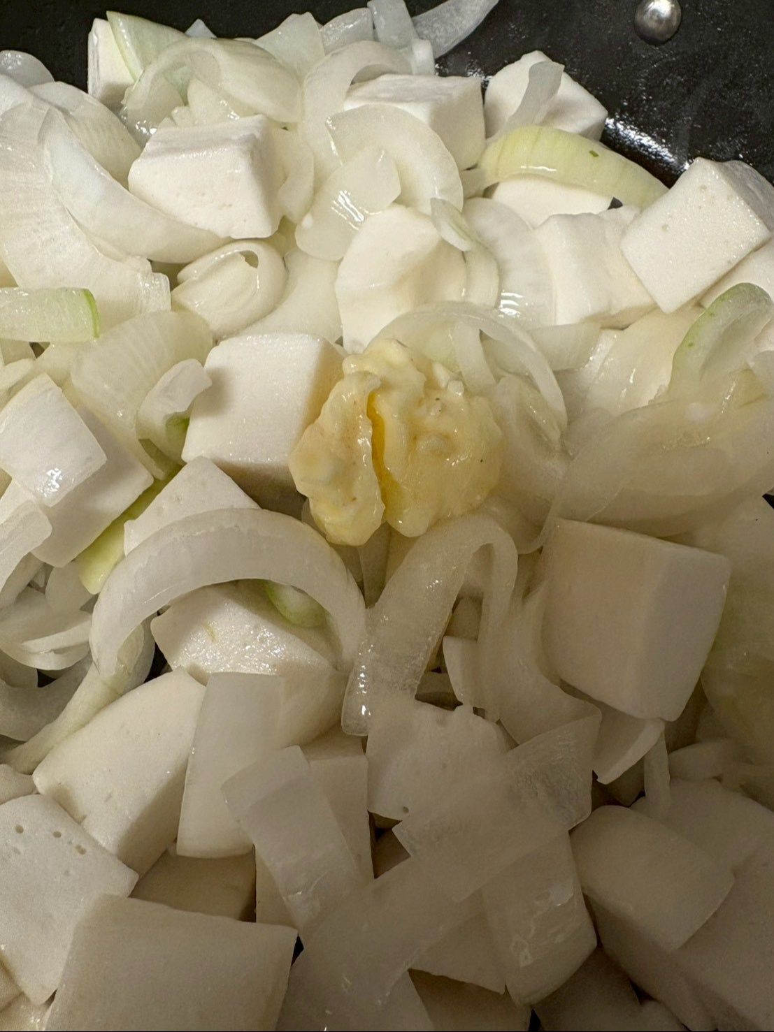 ここでバターを乗せて全体にからめながら焼き付けます。